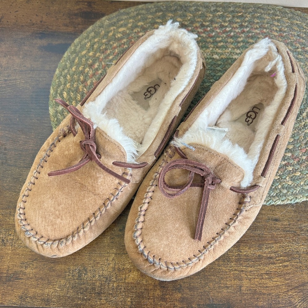 UGG Dakota Chestnut Suede Moccasin Slippers Womens Size 7 Cozy